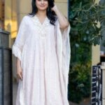 Reenu Mathews Instagram - Kaftan love continues... 📸 @vipin_nairs . . #kaftanseason #kaftanlovers #reenumathews #summeroutfits #lifestyleblogdubai #lifeindubai Emirate of Dubai