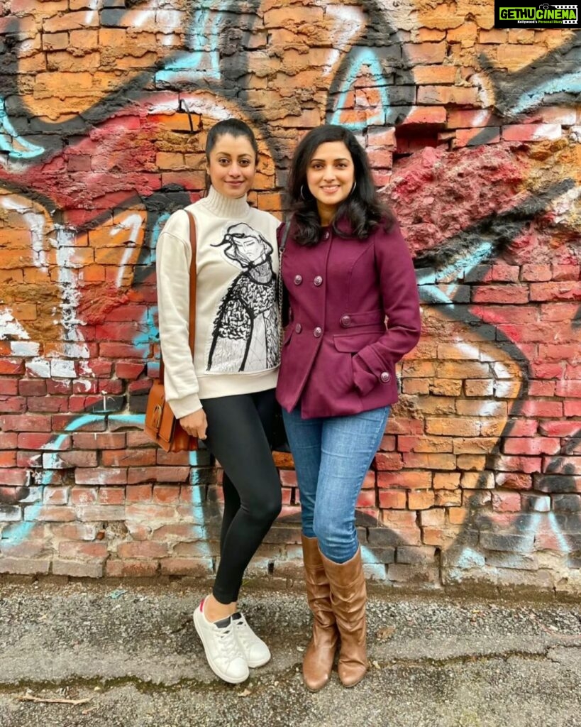 Reenu Mathews Instagram - Lovely meet up after 3yrs in Seattle😍 @maya_yummyoyummy . . #seattle #friendshipedit #friendsinstreets