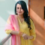 Reenu Mathews Instagram – Sunshine yellow 💛🩷
@vibethinks 
.
.
#reenumathews 
#summervibes 
#summercolors 
#summeroutfit Emirate of Dubai