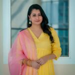 Reenu Mathews Instagram – Sunshine yellow 💛🩷
@vibethinks 
.
.
#reenumathews 
#summervibes 
#summercolors 
#summeroutfit Emirate of Dubai