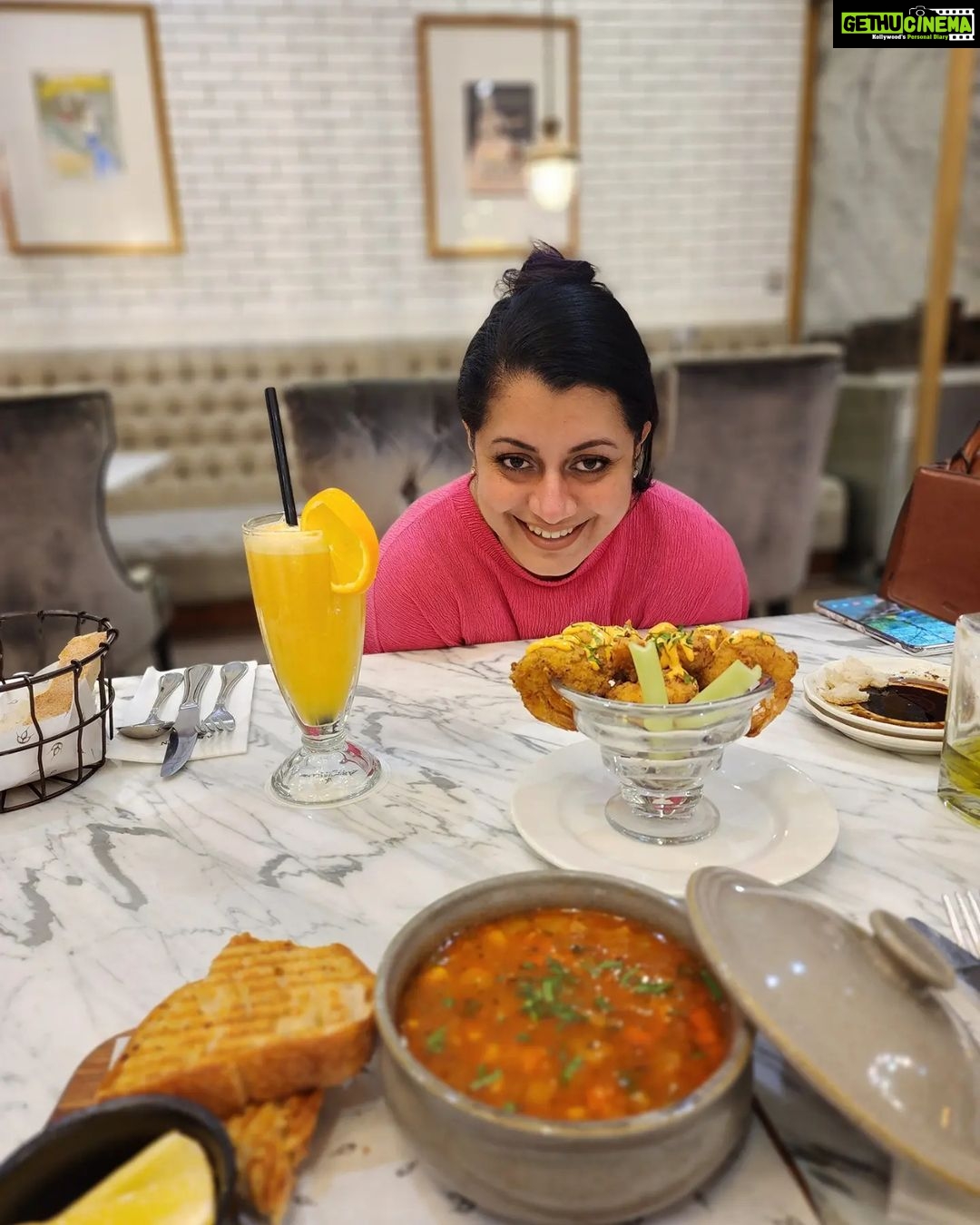 Reenu Mathews Instagram - Expressions of a Foodie😉 Can anyone relate? . . #lifestyleblog #lifeindubai #foodiegram Emirate of Dubai