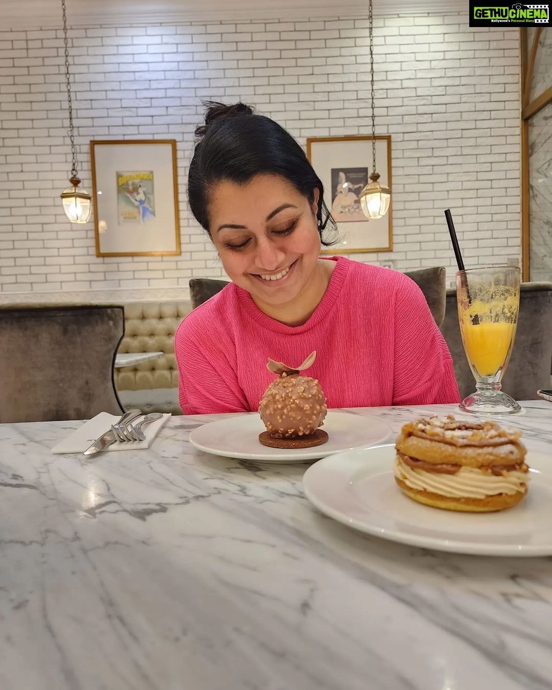 Reenu Mathews Instagram - Expressions of a Foodie😉 Can anyone relate? . . #lifestyleblog #lifeindubai #foodiegram Emirate of Dubai
