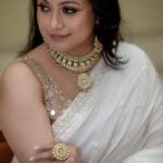 Reenu Mathews Instagram – You never really know a Woman until you have seen her Jewelry 😊👸

@vibethinks
@zoharashereenmakeup_academy
.
.
#jewelleryshoot 
#tanishquae 
#classicjewelry 
#lifestyleblogdubai Emirate of Dubai