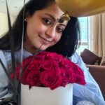 Reenu Mathews Instagram – Just Peepin to say Good morning to my lovely Fam 🧿 Thank you so much Beenzchattambi @beemj_  for this yummy surprise ❤️ Love you🤗
.
.
#sweetsurprises 
#friendslikefamily 
#lifeindubai
#bloomingbox 
#reenumathews 
#dubaiinfluencer 
#lifestyleblogdubai Emirate of Dubai