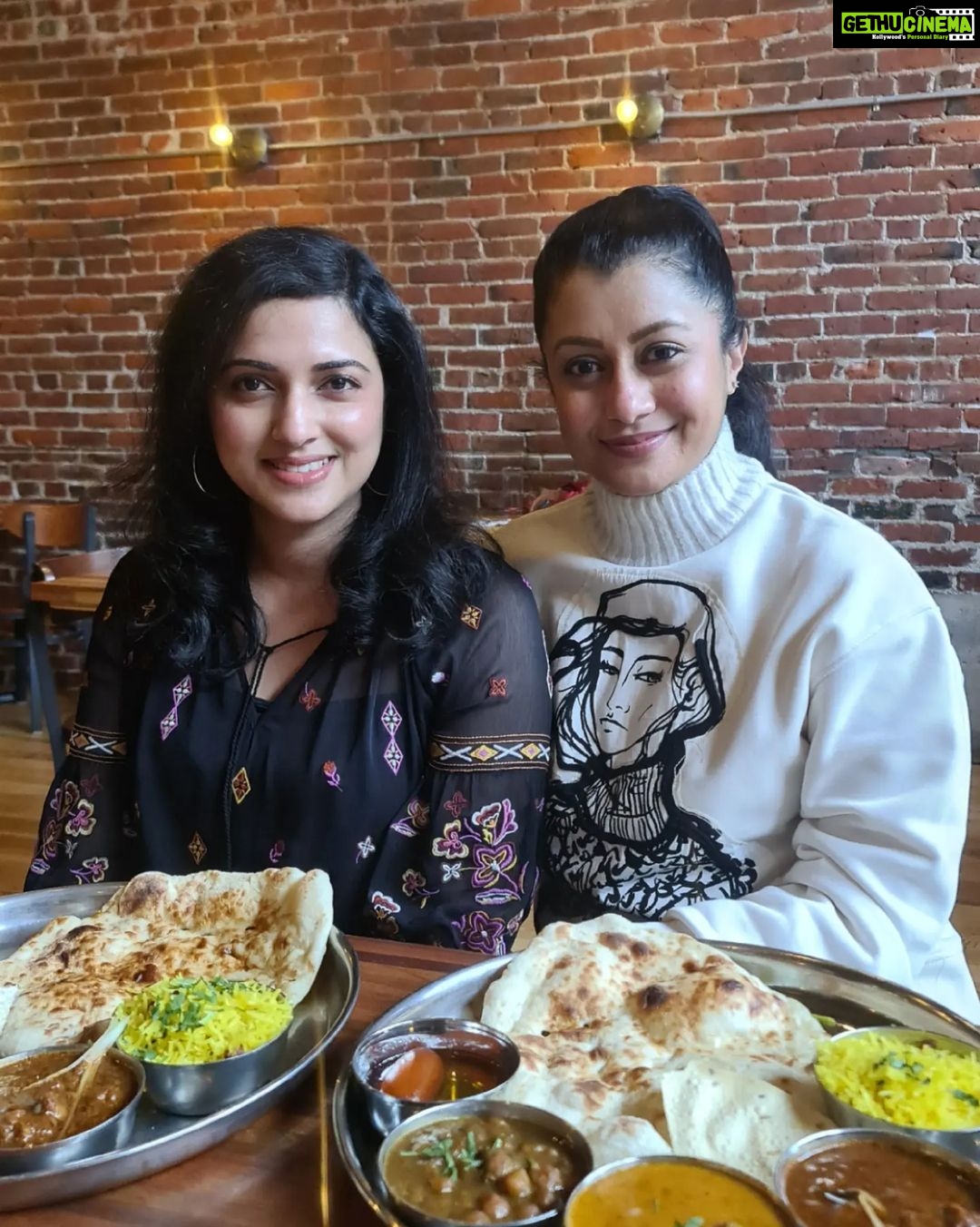 Reenu Mathews Instagram - Lovely meet up after 3yrs in Seattle😍 @maya_yummyoyummy . . #seattle #friendshipedit #friendsinstreets