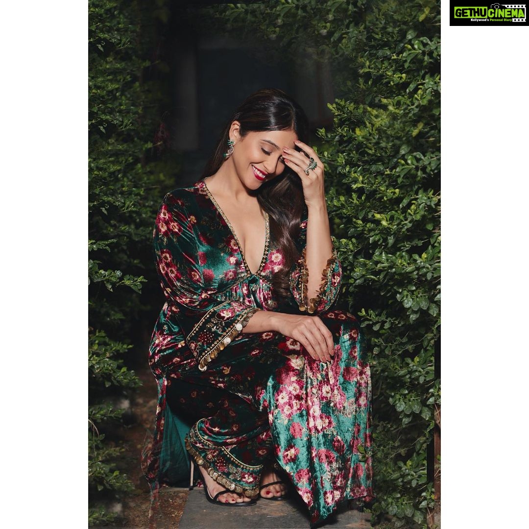 Regina Cassandra Instagram - ♥️ @printsbyradhika @shayagrams @jenimakeupartist07 @nat_chava @darshan6289photography @stylebynavyaanddivya