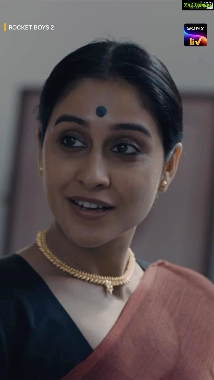 Regina Cassandra Instagram - Meet the marvellous Mrinalini Sarabhai - one of India’s first professional Kathakali dancers and a crusader of women’s rights! #RocketBoys2 streaming now, only on Sony LIV. #RocketBoys2OnSonyLIV @jimsarbhforreal | @ishwaksingh | @reginaacassandraa | @sabazad | @arjunradhakrishnan | @rahuldevshettyrdx | @rajitkapurofficial | @dibyenduofficial | @namitdas | @shankar.charu | @markbennington | @pannuabhay | #SiddharthRoyKapur | @onlyemmay | @madhubhojwani | @nikkhiladvani | @roykapurfilms | @emmayentertainment | @001danishkhan | @amansrivas | @jin_ontherocks | @saugatam | @sonylivinternational