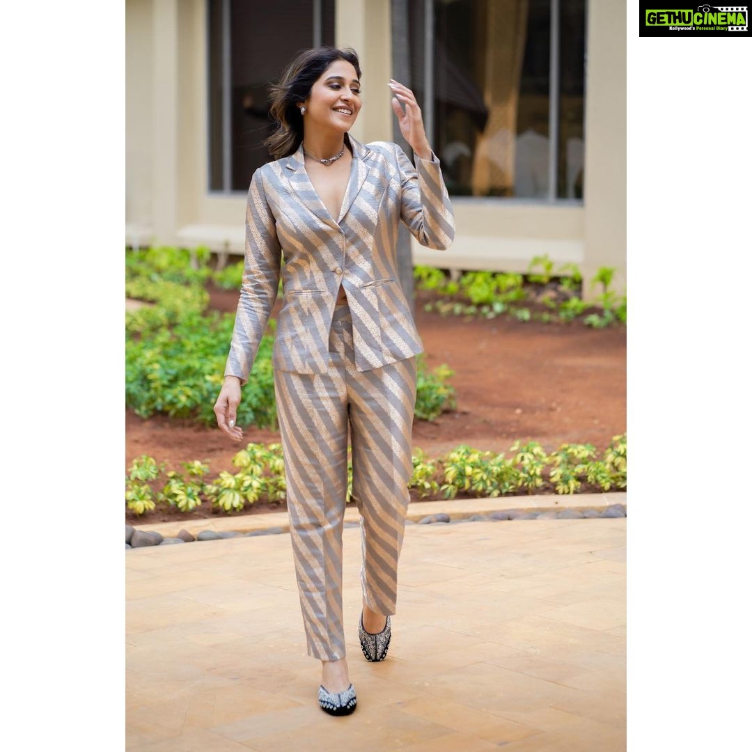 Regina Cassandra Instagram - Holy holy moly… 🫢 @ggofficial.18 @shayagrams @fizzygoblet @jenimakeupartist07 @nat_chava @miteshsphotography @stylebynavyaanddivya