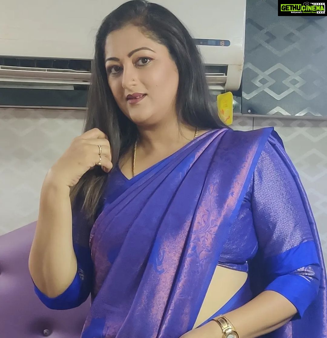Rekha Krishnappa Instagram - When just saree makes you happy π Any time, anywhere, you can wear a saree , π And be beautiful β€οΈ Saree by @saishrithestyleinyou #sareetime #sarees #sareelove #instasaree #instasarees #shootingspot #shootinglocation Chennai, India