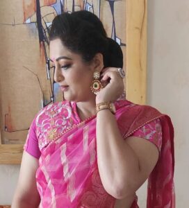 Rekha Krishnappa Instagram - Happy pink day😜 just for fun... Life should be full of fun.... Let's celebrate pink day.. hahaha #saturdayvibes #shootinglocation #shootingspot #dressup #happiness #happinessquotes