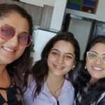 Rekha Krishnappa Instagram - Let's have some pure fun... ❤️ Team #tamilumsaraswathiyum ❤️❤️ ECR Beach,Chennai