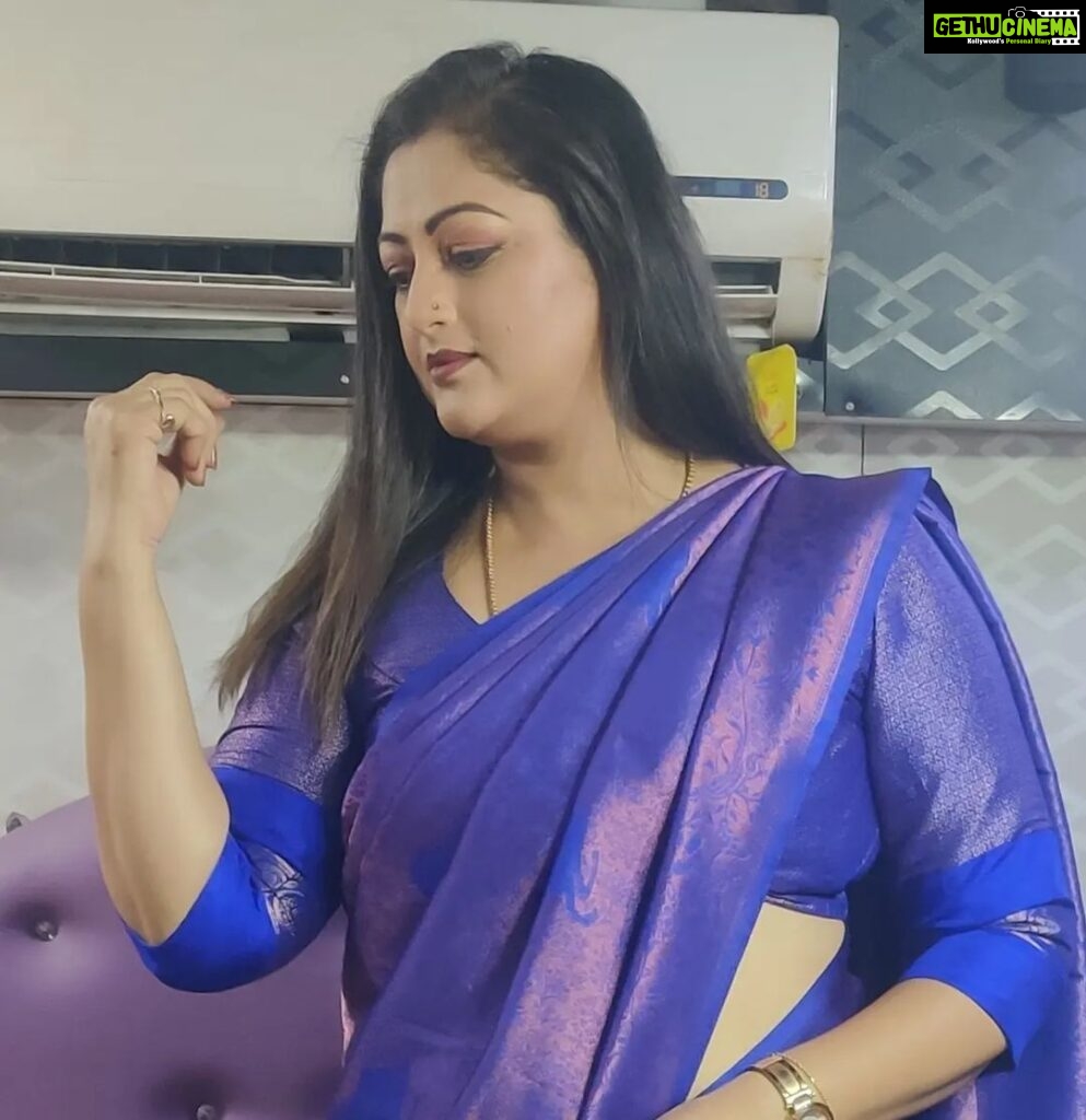 Rekha Krishnappa Instagram - When just saree makes you happy 💓 Any time, anywhere, you can wear a saree , 💖 And be beautiful ❤️ Saree by @saishrithestyleinyou #sareetime #sarees #sareelove #instasaree #instasarees #shootingspot #shootinglocation Chennai, India
