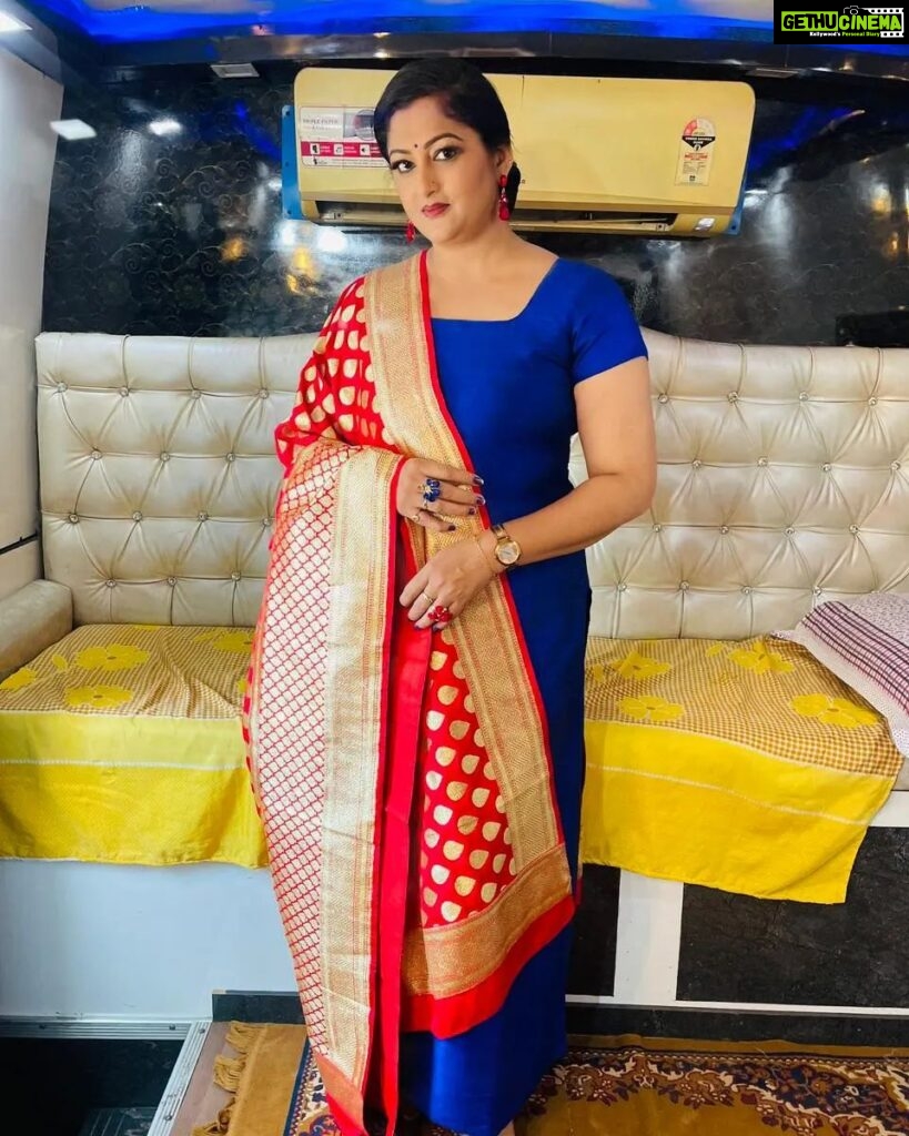 Rekha Krishnappa Instagram - Attire for another new start .... Yesss one more for the month 😜 Any wild guesses???? #tamilserial #tamilartist #shootingspot #shootlocation Bangalore, India