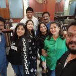 Rekha Krishnappa Instagram - Super fun with buddies ❤️❤️ @chitral_powergirl @shrikant_heblikar @seethabhinaya @vasantha_kumarv @mgnaveennarasimha @alaknandasrinivas @radhika_shetty_malnad #friendsforever #friendshipgoals #friendship #artists Bangalore, India
