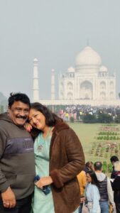 Rekha Krishnappa Instagram - you know we had to be cheezy when visiting the symbol of love🤭🤭 Had a great time at The Taj Mahal but Delhi ki thand😱😱 . . . #tajmahal #tajmahalpalace #delhi #delhidiaries #happynewyear #husbandandwife