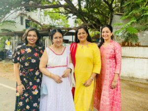 Rekha Krishnappa Instagram - Extended Family for ever❤️❤️ #deivamagal #deivamagal_team #meetuptime #meetup #suntv #suntvserial #suntvserialactress #suntvfansclub Chennai, India