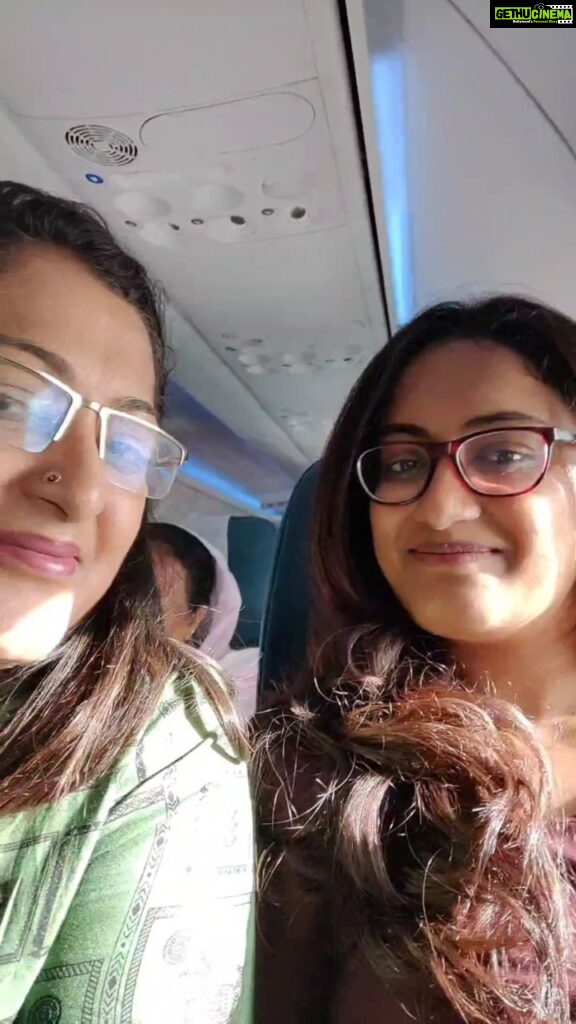 Rekha Krishnappa Instagram - Mumbai trip with my darling ❤️ #instareels #reelsinstagram #flyingonclouds