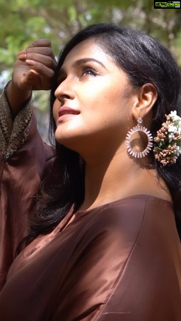 Remya Nambeesan Instagram - Outfit @annamstudio photography @68focus_photography concept @pritthvii designed n styled @pradeepkumar0606 MU n hair @monish_mathai_makeup_artist_ #reels #reelsinstagram #reelitfeelit #feelitreelit #fashionmodel #style