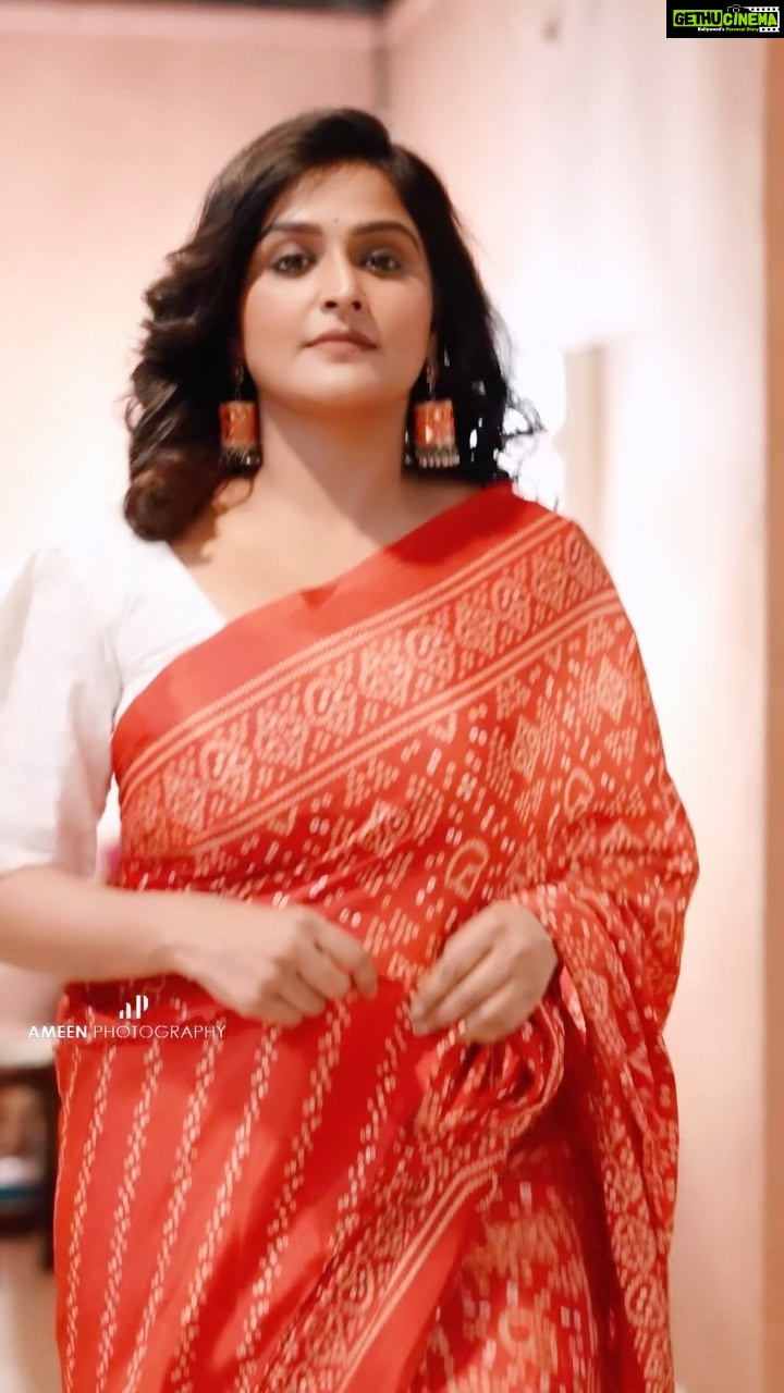 Remya Nambeesan Instagram - @ameensabil @jo_makeup_artist #feelitreelit #reelitfeelit #reels #reelsinstagram #sari #sarilove jhumkas @yoursethnically
