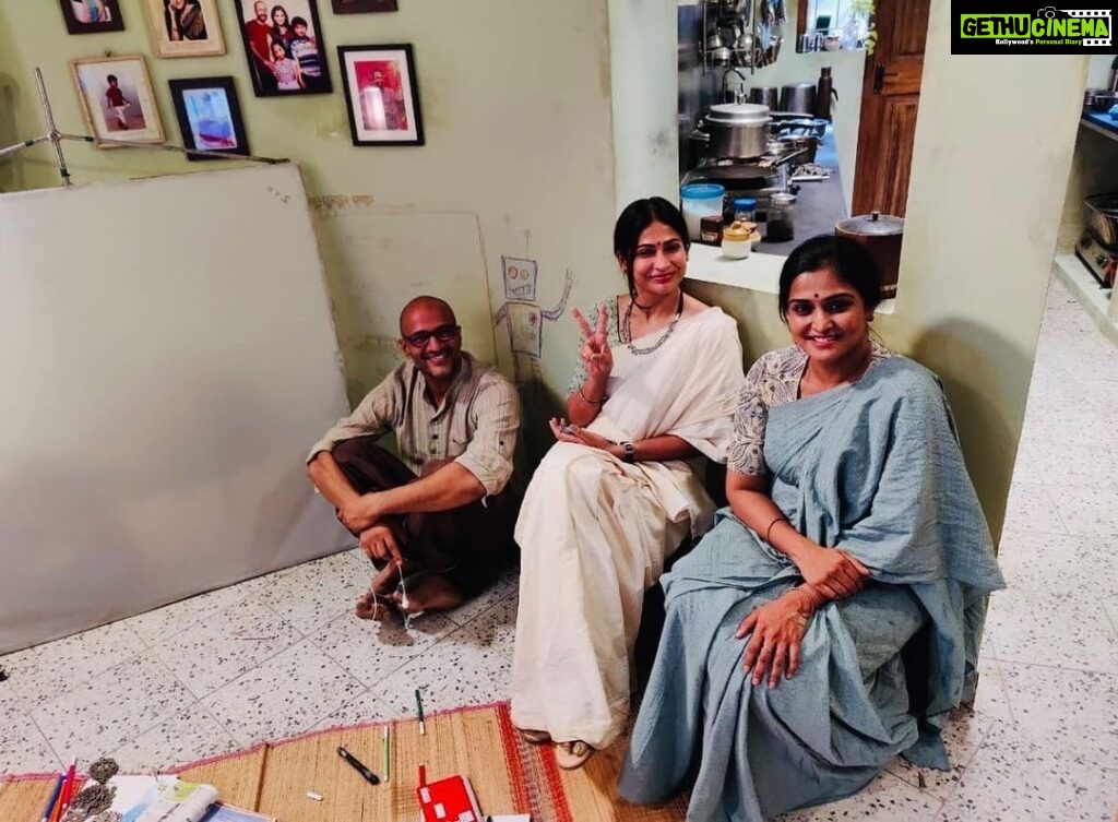 Remya Nambeesan Instagram - This is a precious picture!! Picture to be framed ❤️RAVI ROHINI REVATHI ❤️!! Feeling grateful to have portrayed Revathi in PKVM ( modern love Chennai ) . Taking a line from the movie, ONE THING WE HAVE NEVER UNDERSTOOD FOR THOUSAND OF YEARS IS THE HEART!! It is what it is, Acknowledge,Accept n Move on ❤️🦋 #modernlovechennai @itsvg @dir_bharathiraja #kishoreactor @ezhilmadhi16 @tylerdurdenandkinofist #thiagarajankumararaja #paravaikootilvaazhummaangal #pradeepkumar #jeevashankar