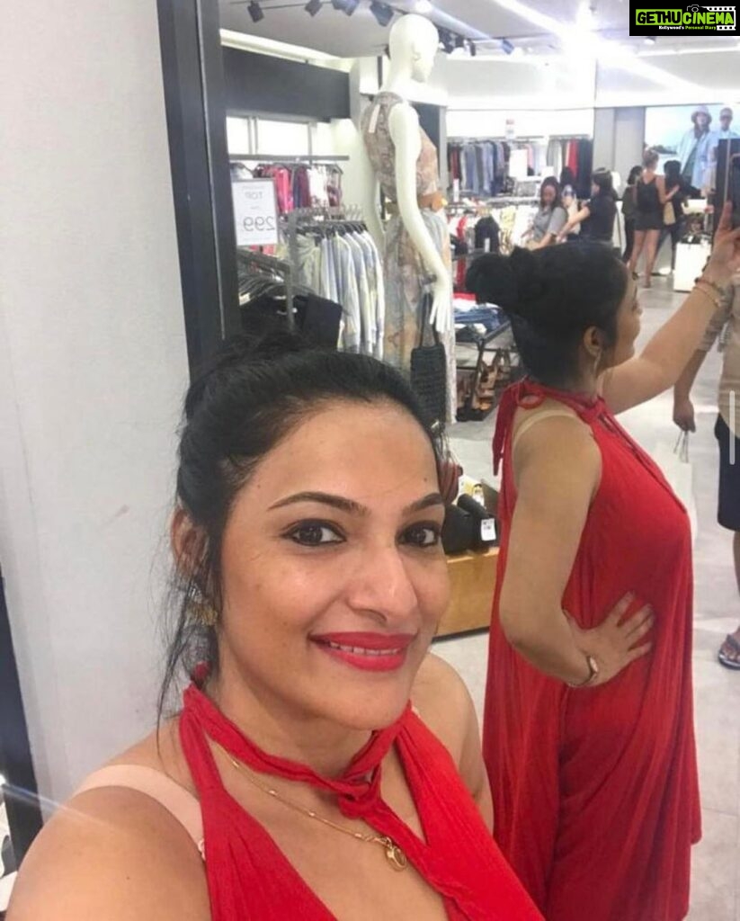 Rethika Srinivas Instagram - Mirror mirror on the wall!! #rethikasrinivas #rethika #rethikasjustmyway #red #mirrorselfie #gown #shopping #beauty #smile #positivity #smile #confidence #fitness