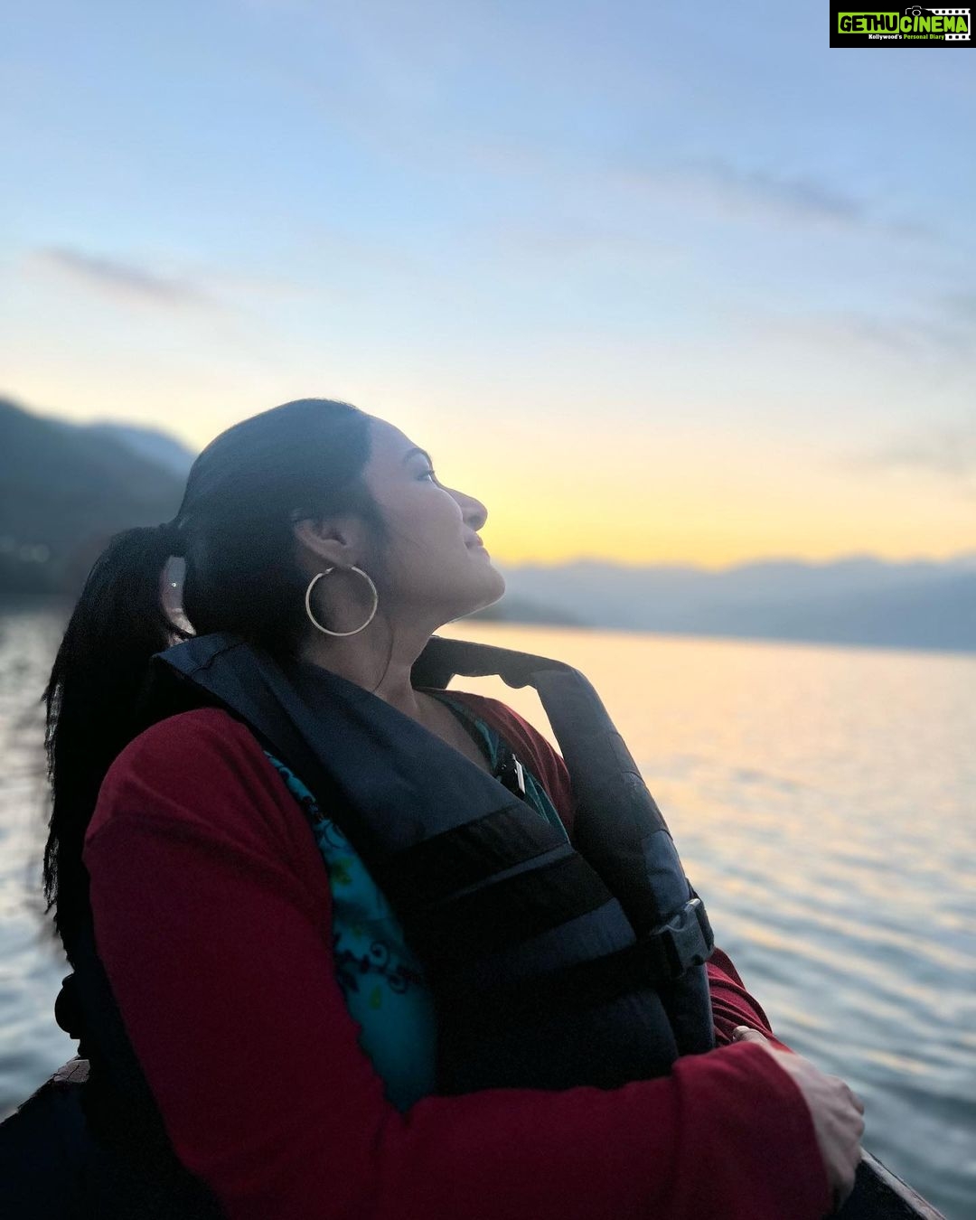 Rethika Srinivas Instagram - nature at its best!!! #rethika #newphotoshoot #trending #smile #nofilter #rethikasrinivas #rethikasjustmyway #instafamily #expression #positivevibes #chennai #moodygrams #justanotherdayinwa #skincare #messyhair #attitude #positivity #skin #exclusive #timeless #instagood #instafamous #smokeyeyes #actress #staysafe #staypositive #selflove #closeup #black