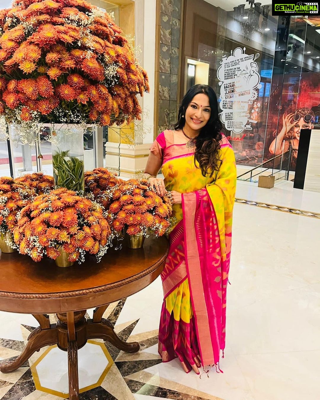 Rethika Srinivas Instagram - When you get ready for a grand launch like ps2 . My darlings Radz and Maha got me ready cos I got late after my morning meetings .