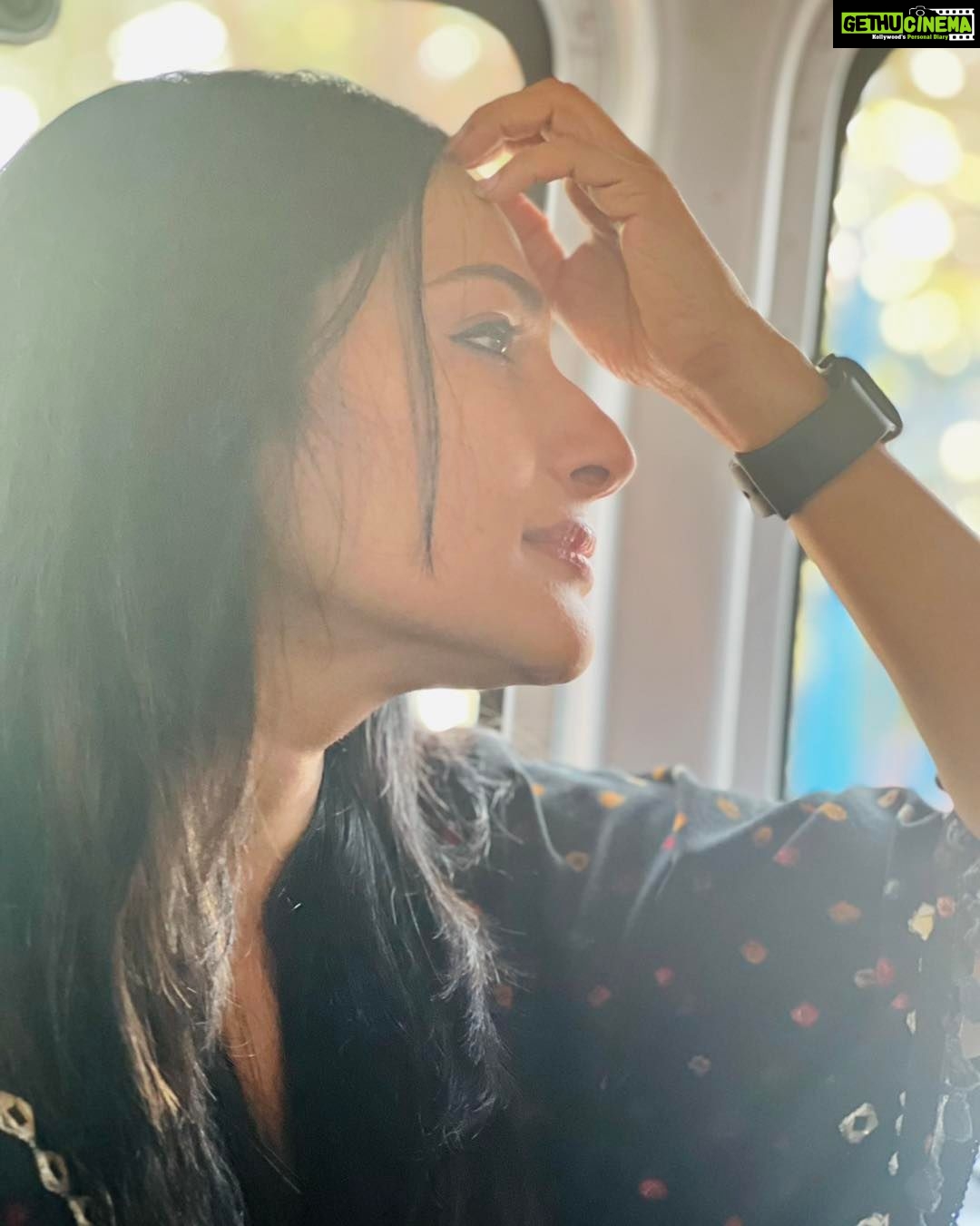Rethika Srinivas Instagram - A candid moment captured at the right time #rethika #newphotoshoot #trending #smile #nofilter #rethikasrinivas #rethikasjustmyway #instafamily #expression #positivevibes #chennai #moodygrams #justanotherdayinwa #skincare #messyhair #attitude #positivity #skin #exclusive #timeless #instagood #instafamous #smokeyeyes #actress #staypositive #selflove #closeup #flowers