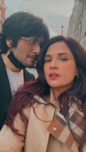 Richa Chadha Instagram - Posting after while, in London, will share something exciting here soon. 🫀bae is strength, bae is love, bae is abae oi sometimes as well. As long as we got each other, we can win the world. 🫶🏽problems are bigger in our imagination no ? You also hang in there, if you’re reading this and having an awful spell… hang in there. 🫀 . . . . . #RiAli #Lovely #lovetoa #LoveWillHeal #actorslife #London #newwork