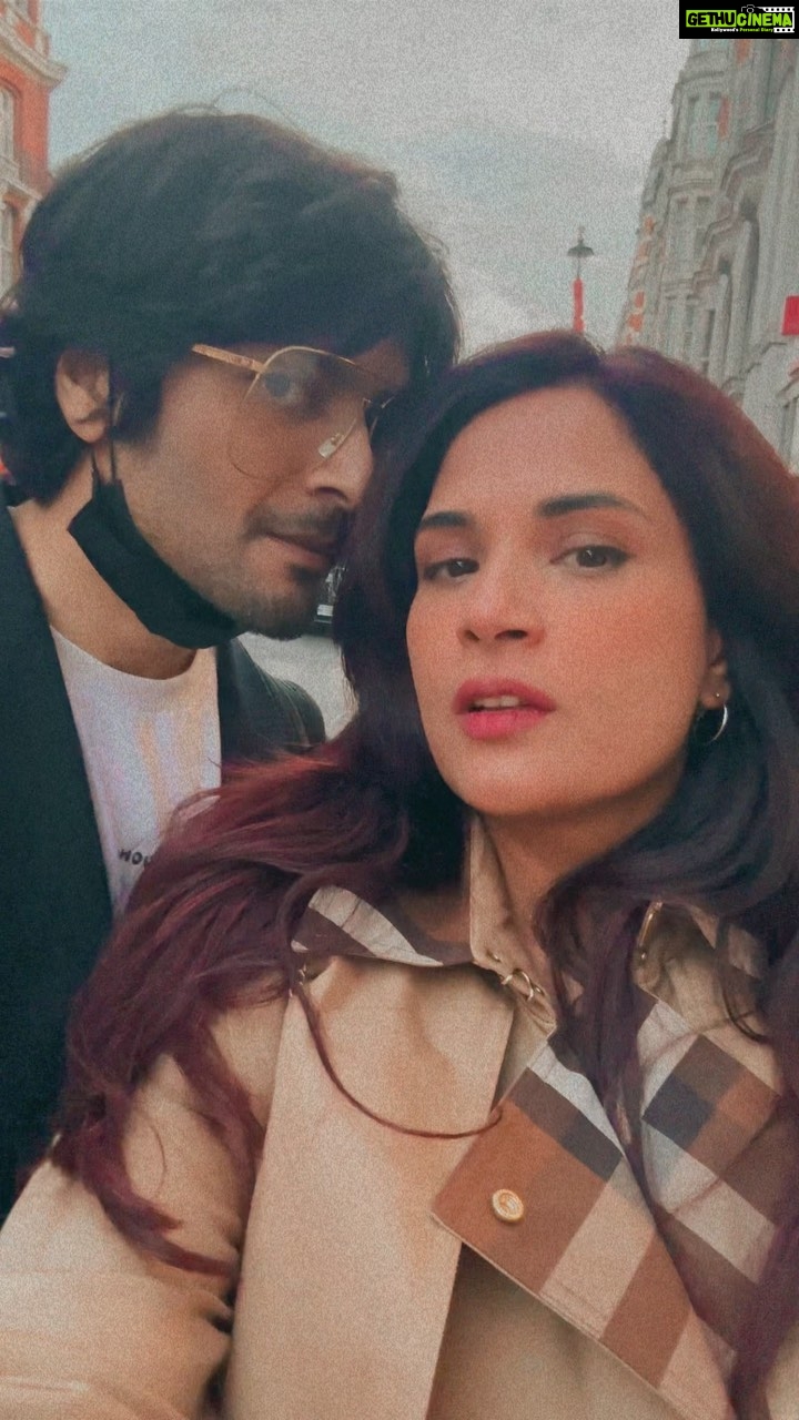 Richa Chadha Instagram - Posting after while, in London, will share something exciting here soon. 🫀bae is strength, bae is love, bae is abae oi sometimes as well. As long as we got each other, we can win the world. 🫶🏽problems are bigger in our imagination no ? You also hang in there, if you’re reading this and having an awful spell… hang in there. 🫀 . . . . . #RiAli #Lovely #lovetoa #LoveWillHeal #actorslife #London #newwork