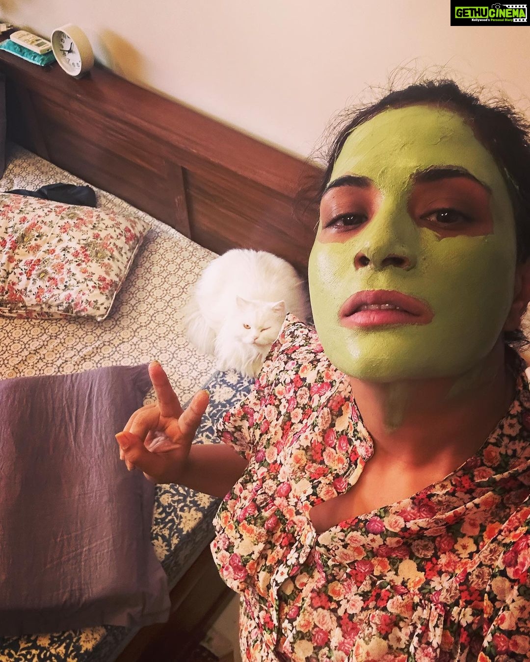 Richa Chadha Instagram - Lo. Ye rahi post. People are alive even when they’re not documenting every second of their lives, said she while posting a round up from the week 2 days late. 1 - self everything. Slow fashion. 2 - Reuniting with ex and @rudradevvvv , @theworlddanceschoolindia , thanks my love @ratikaramkumar . Means a lot to me. It’s changing me❣️. 3 - Cool people. @nikkhiladvani and @worldofsiddharth. Long overdue. Amazing . 4 - matcha and macha mid-wink. 5 - Dessert and new-fuzz teenager @lampglow . 6 - Teenage shyboy ☀️ @gustosoindia . 7 - Vibe . 8 - Future-time with @alifazal9 . 9 - Barkat - ae - dia @diamirzaofficial , @vaibhav.rekhi 🥰😘. 10 - Notice, disclaimer really outside @theworlddanceschoolindia…the words of @ratikaramkumar , ooh if sass had a name. . . . . . #prettyfullweek #whyareyoureadingmyhashtags #bollywood #abbhipadhrahahaivelle #richachadha #illwritewhatiwant