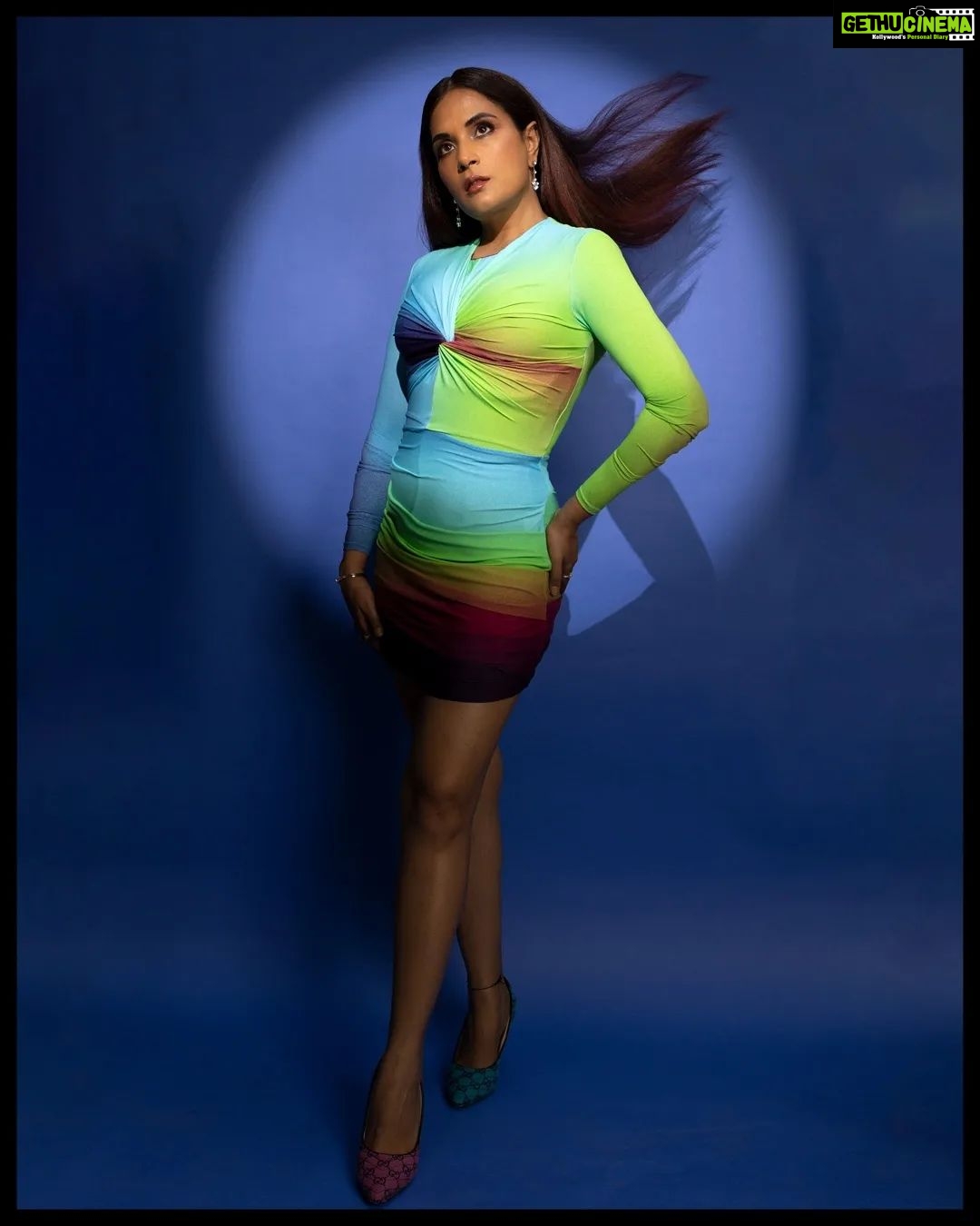 Richa Chadha Instagram - Casual gravity defying hair-flip! Wore @alexperryofficial , @herstoryjewels diamonds and @gucci to meet Ms Wintour thanks to @vogueindia ! Was a pretty special eve. Make up @adhishreep , hair @ashisbogi and photomaker @harshphotography11 ❣️ @lemill