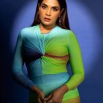 Richa Chadha Instagram - Casual gravity defying hair-flip! Wore @alexperryofficial , @herstoryjewels diamonds and @gucci to meet Ms Wintour thanks to @vogueindia ! Was a pretty special eve. Make up @adhishreep , hair @ashisbogi and photomaker @harshphotography11 ❣️ @lemill