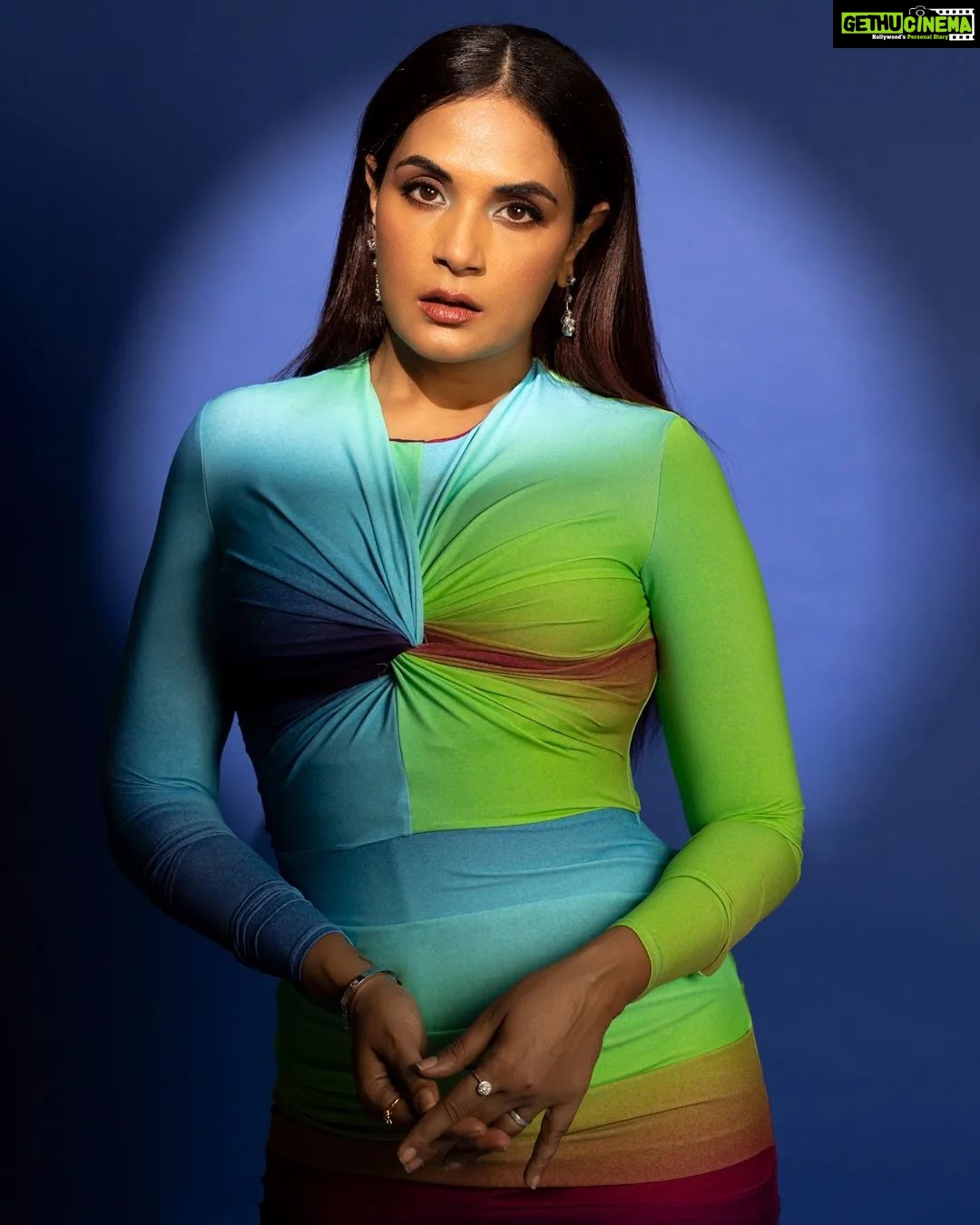 Richa Chadha Instagram - Casual gravity defying hair-flip! Wore @alexperryofficial , @herstoryjewels diamonds and @gucci to meet Ms Wintour thanks to @vogueindia ! Was a pretty special eve. Make up @adhishreep , hair @ashisbogi and photomaker @harshphotography11 ❣️ @lemill