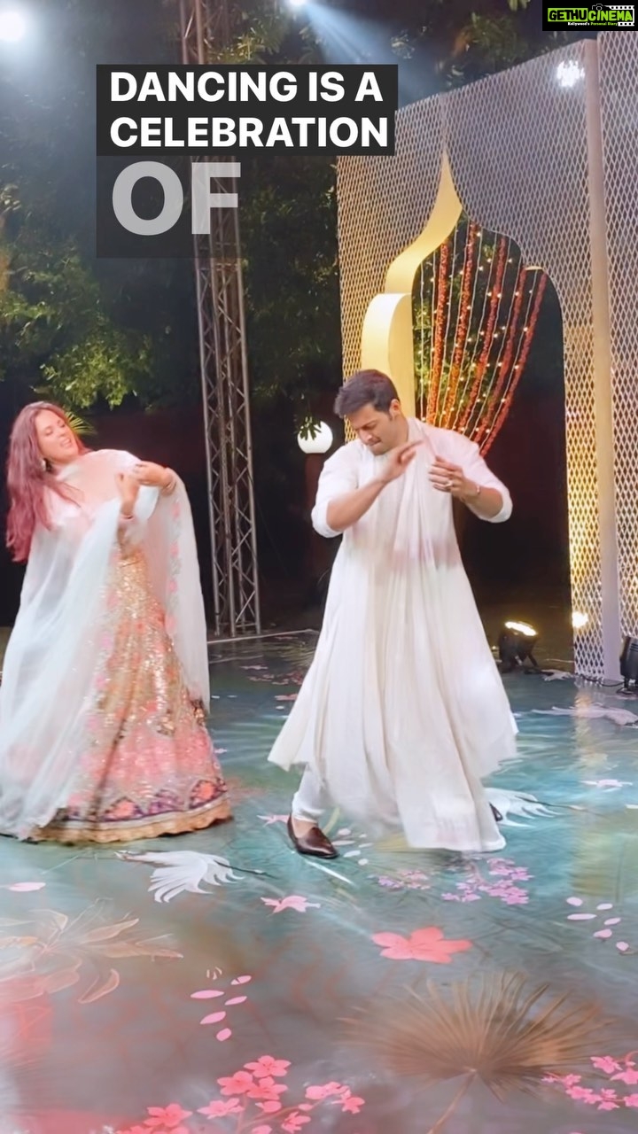 Richa Chadha Instagram - šš¼Happy International dance day! When you canāt do something you love, it changes you! I did lose touch with this very fun side of me. I love to dance, whatever style it is⦠dancing connects you to the divine, cuz the music takes over and the body letās go ! Thanks @rajendrachaturvedi sir, Pandit Abhay Shankar Mishra, @ratikaramkumar @rudradevvvv who can be seen dancing with me in the first clip, (he taught me)⦠my girl crush @aprilrosedance and @olga_meos ! A very happy international dance day! I look forward to doing more dancing this year, Mr Bhansali woke up something long dormant inside my soul⦠love to all ! #Kathak #Bellydance #hiphop #richachadha #bollywooddance #feminineenergy #GoddessEnergy #classicalindiandance