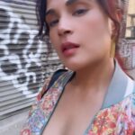 Richa Chadha Instagram – 🤪बस चल रा ए S S S ! #whysoserious 
#Defaultpose for Indian women when overcome with ennui, in front of a camera or occasionally used as an expression to attract the male in unbelievable film situations (wanna meet a man that finds this attractive, where are you , dikho ?) or when you know you gotta record a video but not feeling it. Hehe 
.
. 
.
Is social media the new idiot box ? Or idiot maker? 
#GoofyChadha #travelreels #ActorsLife #bollywoodsongs #RichaReels #madness