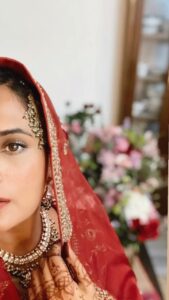 Richa Chadha Instagram - Eid Mubarak to all! Hope you are all having a wonderful time with people you love… Peace be upon you… what a special time with family, thrilling new discoveries with every passing moment, food, love, stories and joy. In @anamcara_by_yasmin , will post a full photo soon❣️🫀🌙 #EidMubarak #TimeToFeed #culturetrip #diversity #Riali