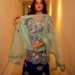 Richa Chadha Instagram - ਜਾਦਾ ਗੱਲਬਾਤ ਮੈਨੂੰ ਆਉਂਦੀ ਨੀ, ਪੰਜਾਬੀਆ ਦੀ ਪੰਜਾਬੀਅਤ ਜਾਂਦੀ ਨੀ ! 🤭 Outfit @osaabyadarsh , Jewellery heirloom own, HMU @harryrajput64 , (we tried a new way of doing eye make up…like or love?😋) Photography @denyrajput , Styled by @anishagandhi3 , @rochelledsa . Awarded ‘shaan Punjab di’ by World Punjabi Organization. #claimedbycommunity #punjabi #chandigarh #pyaarnaaleroti #richachadha