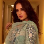 Richa Chadha Instagram - ਜਾਦਾ ਗੱਲਬਾਤ ਮੈਨੂੰ ਆਉਂਦੀ ਨੀ, ਪੰਜਾਬੀਆ ਦੀ ਪੰਜਾਬੀਅਤ ਜਾਂਦੀ ਨੀ ! 🤭 Outfit @osaabyadarsh , Jewellery heirloom own, HMU @harryrajput64 , (we tried a new way of doing eye make up…like or love?😋) Photography @denyrajput , Styled by @anishagandhi3 , @rochelledsa . Awarded ‘shaan Punjab di’ by World Punjabi Organization. #claimedbycommunity #punjabi #chandigarh #pyaarnaaleroti #richachadha