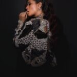 Richa Chadha Instagram – Givin thanks 🌑
Good night. 
.
.
.
.
.
.
.
In @anamikakhanna.in , styled by @anishagandhi3 @rochelledsa . Baubles @vinitamichaeljewelcraft , @goldsmiths_jewellery 
Make up @shaylinayak asst @vickyvandre , hair @ramihalder 
Photography @harshphotography11 🫀
#whyareyoureadingmyhashtags #style #bollywood #richachadha #instafashion
