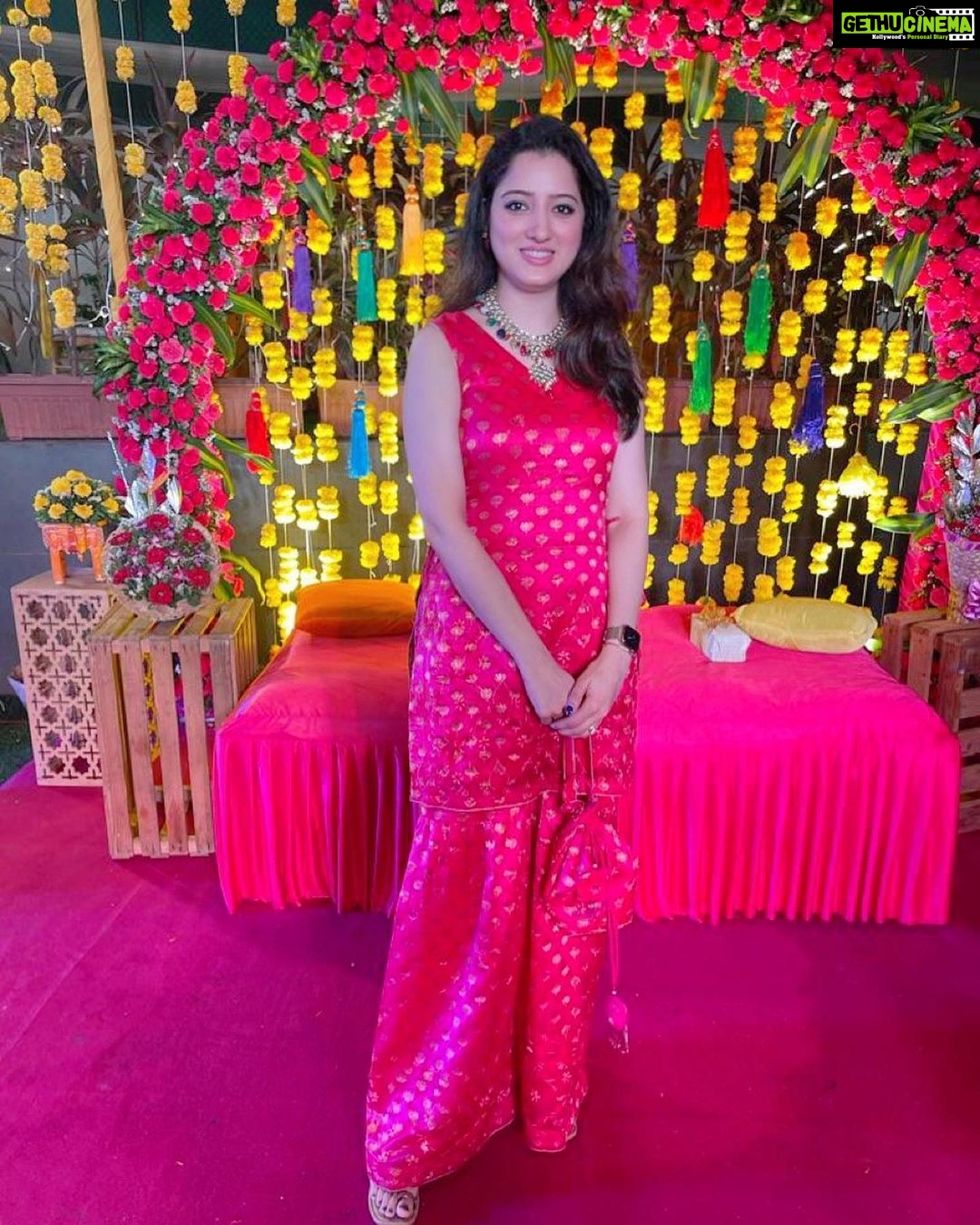 Richa Panai Instagram - Mehndi and sangeet night!💖Congratulations love @theurbanmali Madh Island