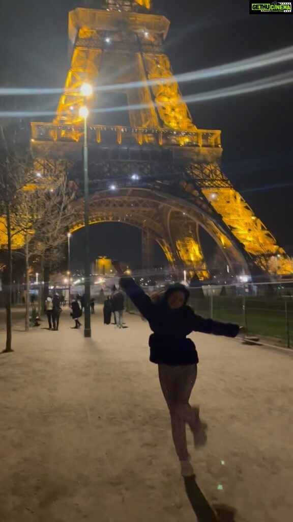 Richa Panai Instagram - When you feel like dancing along with the dancing #eiffeltower 🗼💃🏻 #paris #france #bollywood Eiffel Tower - Paris, France