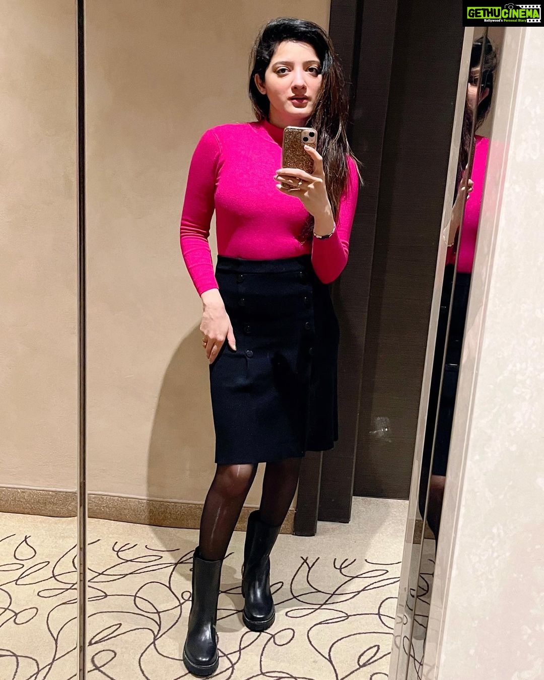 Richa Panai Instagram - Random lift selfies are a must!💗#italy #milan Milano