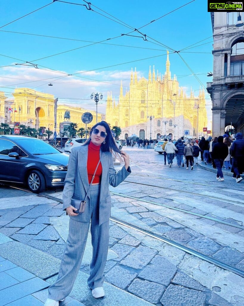Richa Panai Instagram - Oh Milano!❤ #duomomilano #milan #italy Styled by @anokha_ann Milan, Italy