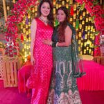 Richa Panai Instagram – Mehndi and sangeet night!💖Congratulations love @theurbanmali Madh Island