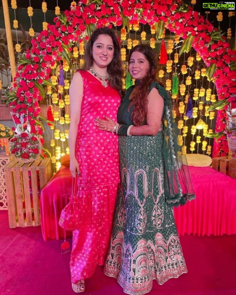 Richa Panai Instagram - Mehndi and sangeet night!💖Congratulations love @theurbanmali Madh Island