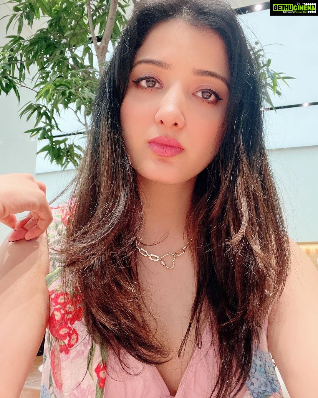 Richa Panai Instagram - All things pretty!πΈπ« #goodmorning #bentley Downtown Dubai