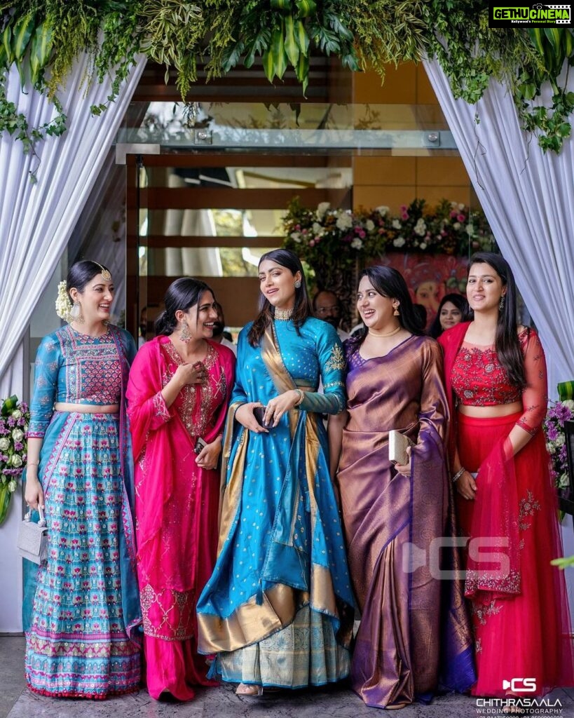 Richa Panai Instagram - My first south Indian wedding experience and it was sooo much fun and allll heart!💙💕#rahulmadhav #weddingbells #southindianwedding PC - @aniyanchithrasala @chithrasaalaweddingphoto Bengaluru,Karnataka