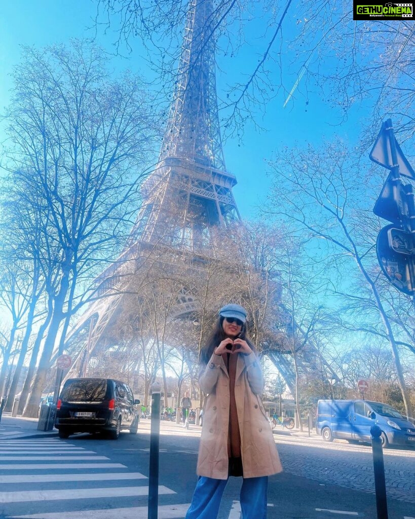 Richa Panai Instagram - Happy Valentine’s Day to all you lovely people!🫶🏻 #eiffletower #paris #cityoflove #france Paris , The City Of Love