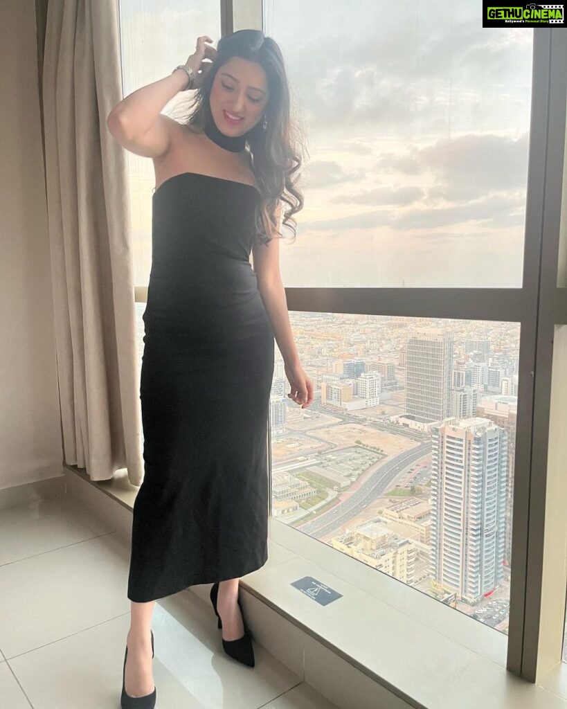 Richa Panai Instagram - Some happy shots!🖤 Dubai, United Arab Emirates